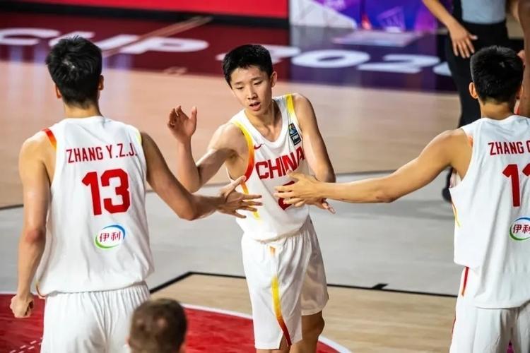 中国男篮目前能确定一件事
王俊杰再参加几次集训，美国学的东西都会被同化掉
同理，