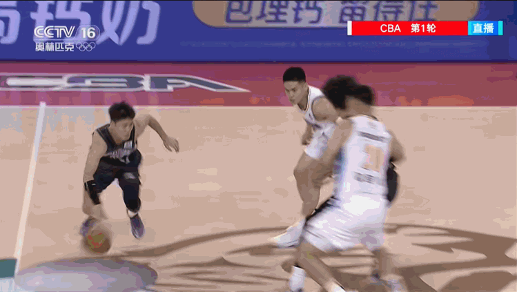 翟晓川这次防守被吹恶意犯规。CBA[超话] ​​​