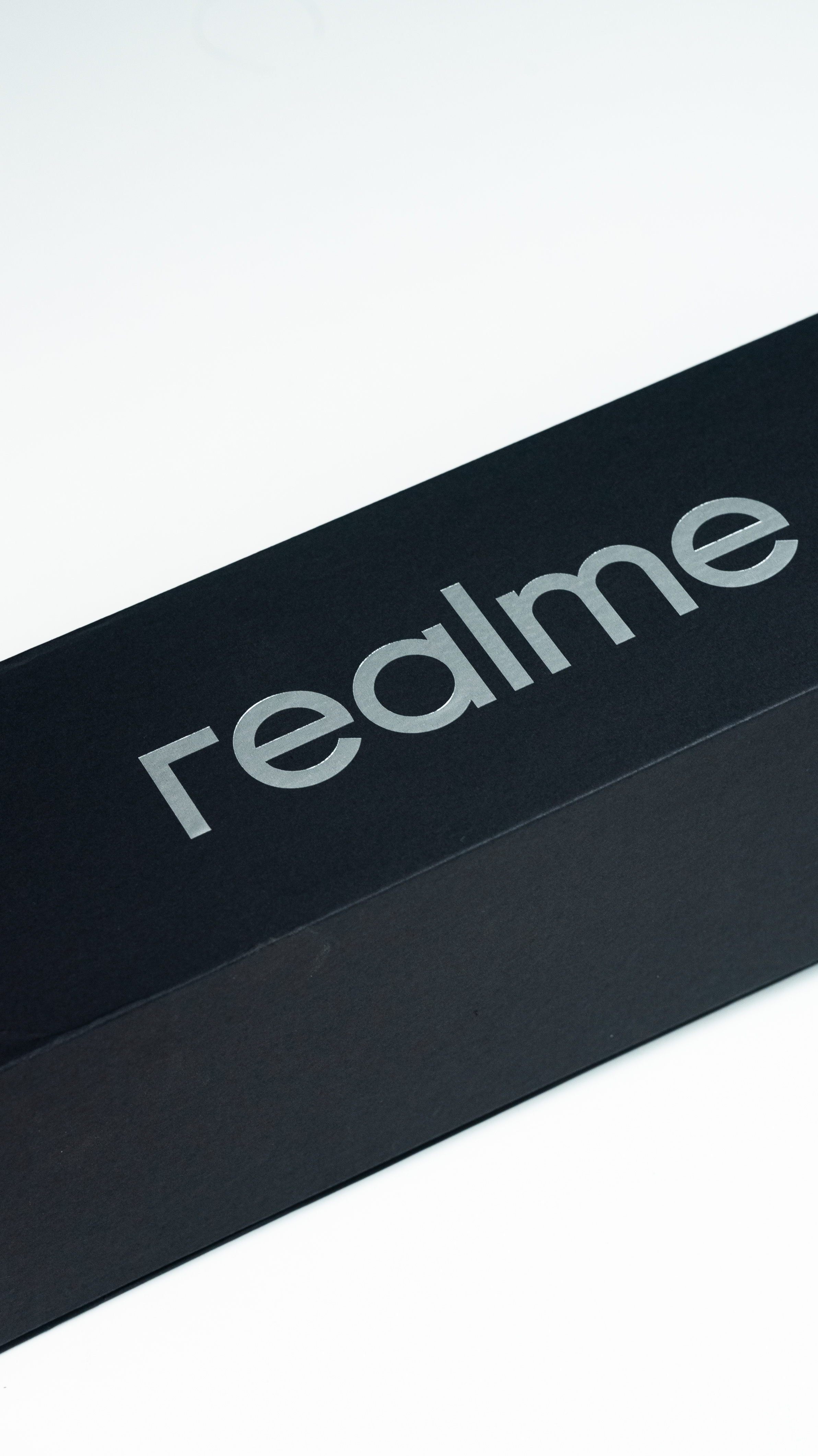 收到真我Neo8发布会邀请函了，这次亮点确实多：电竞性能拉满、三星堆限定版惊喜、