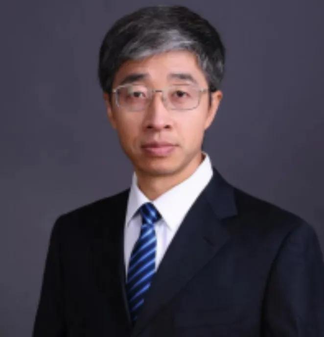 没想到一夜之间火了！北师大副教授陈志新，因为自己的课没有被教务处排上，但又不想浪