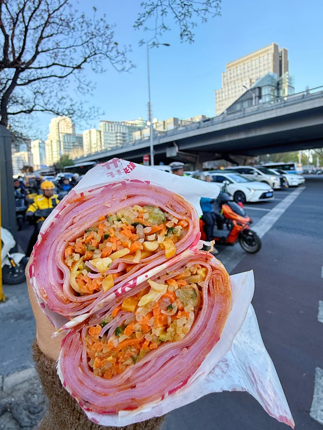 北京新晋顶流！粉嘟嘟鸿运卷凉皮太绝了✨