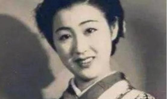 1945年，中国远征军在缅甸意外俘获十余名日军溃兵，团长原欲处决所有战俘，然而战