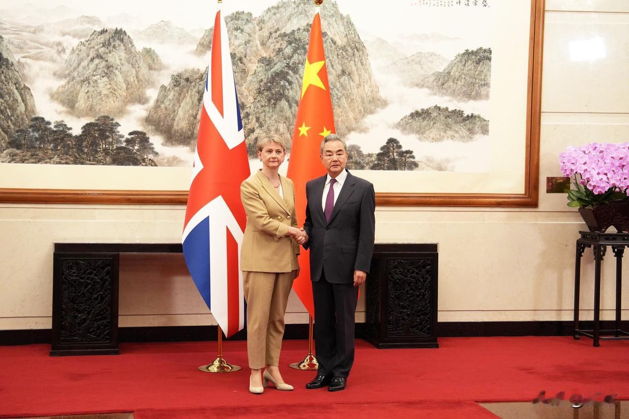同意了，英国当场改口 

北京时间6月2日，英国外交大臣库珀在北京见到了中国外交