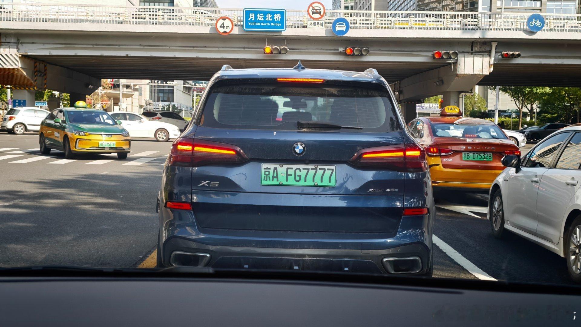 我的车如果装绿牌是这样的，太吓人了……多花7万购置税我也要装蓝牌…… ​​​
