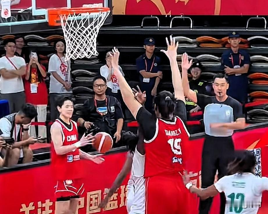 没想到张子宇打得这么好，昨晚面对尼日利亚女篮她狂轰24分11篮板。但是无论打得怎