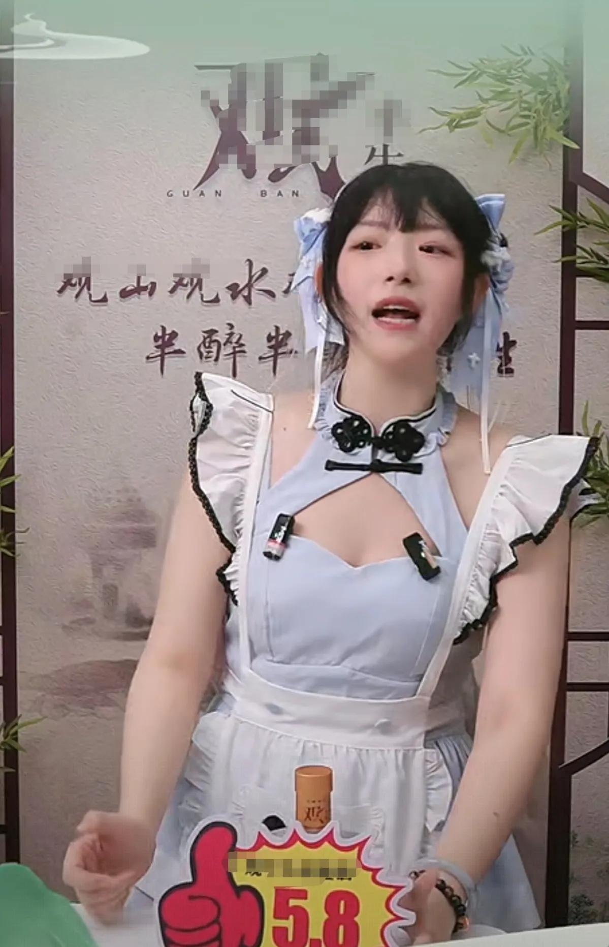 卖货直播花样多啊，这直播间我看了半小时，然后又看了两小时日本电影！
这样的直播间