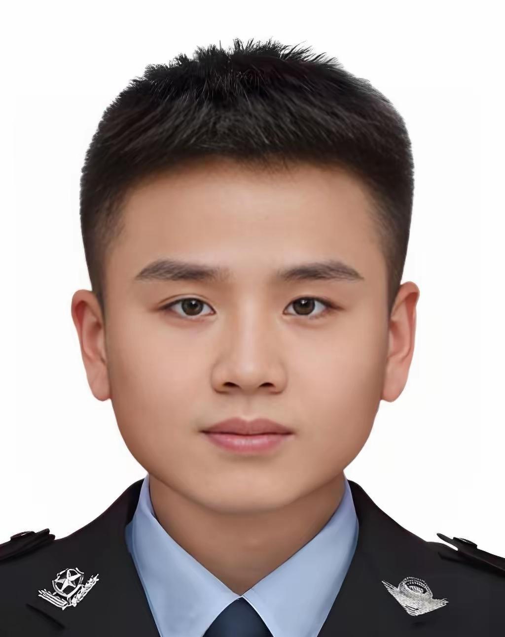 姜铭，1997年10月出生，男，汉族，生前系黑龙江省齐齐哈尔市公安局龙江县公安局