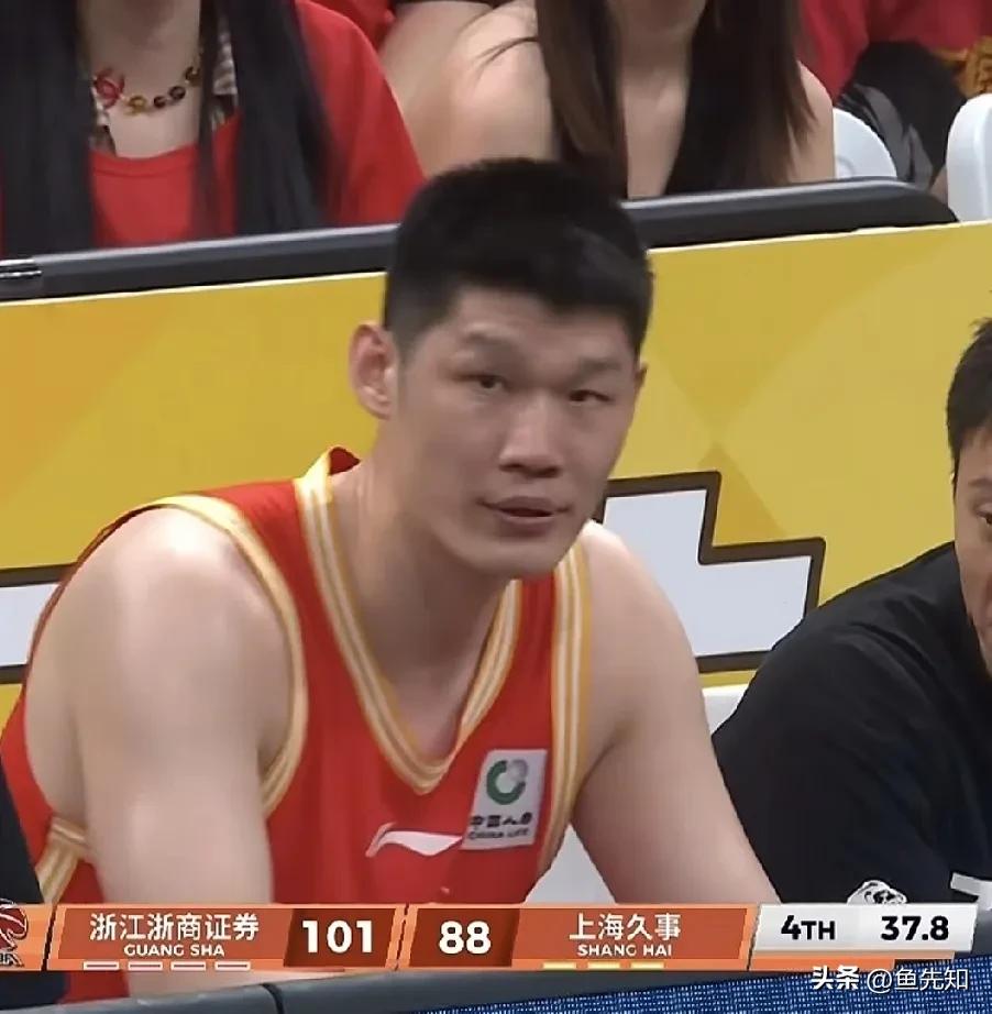 胡金秋对广厦真的是鞠躬尽瘁。今天胡金秋16投13中，高效砍下30分，帮广厦扳回一