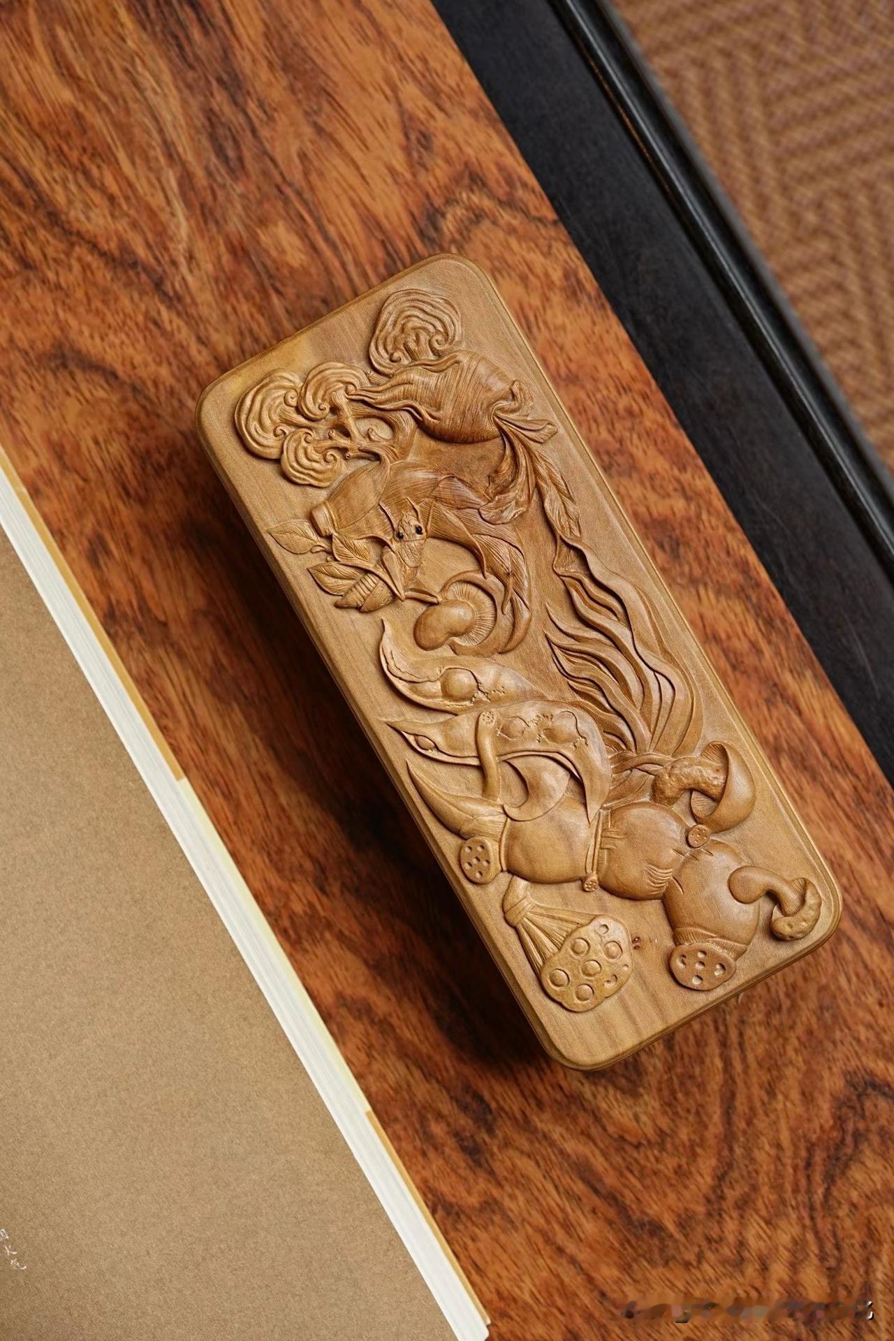 老山檀香｜山珍集瑞

有些题材很“人间”，却反而更耐看。

这一盒，不是山水，不