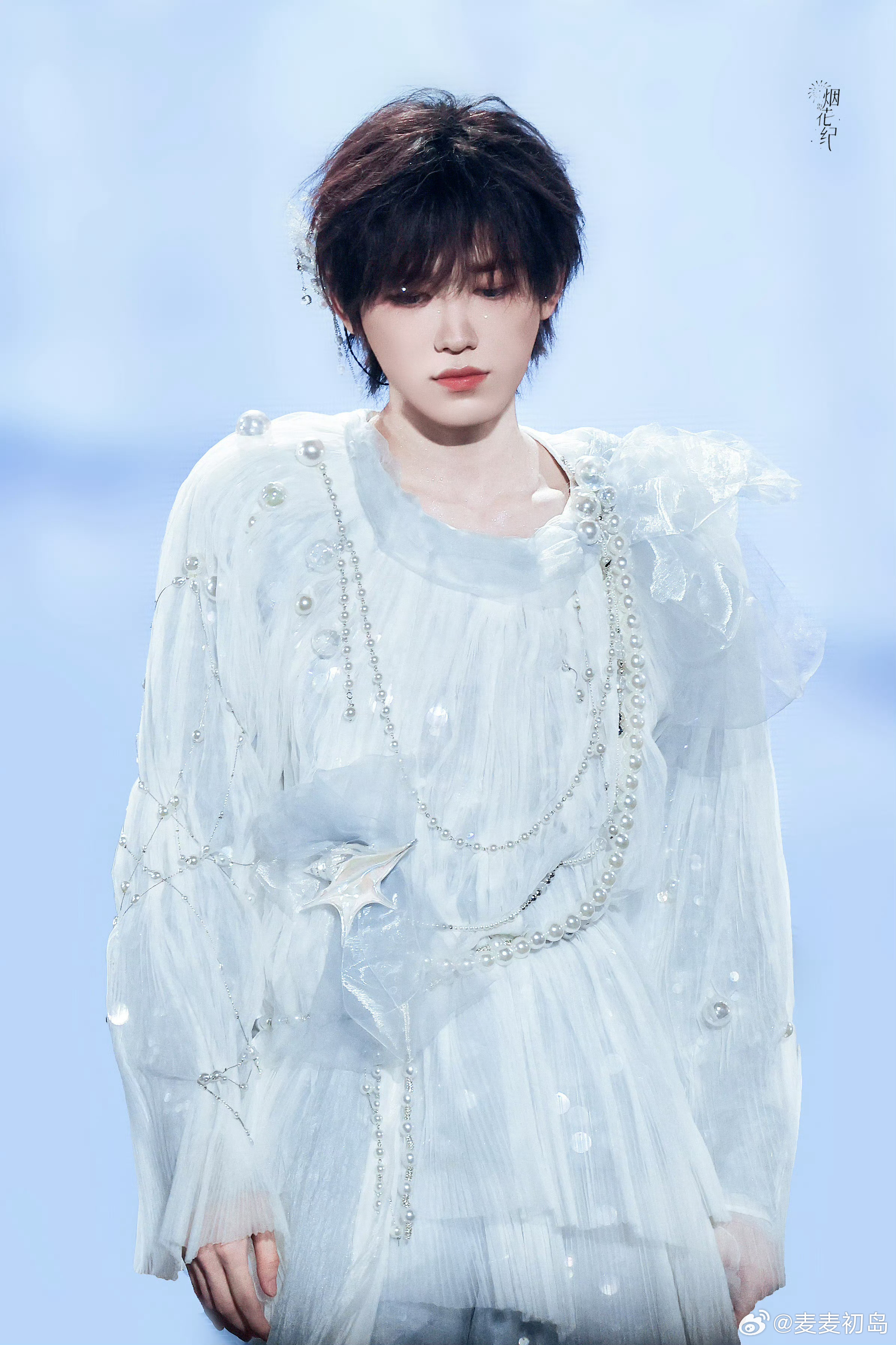 直播是白色衣服 宋亚轩把衣服加滤镜变成了蓝色😭“我的一部分在你身上”😭 