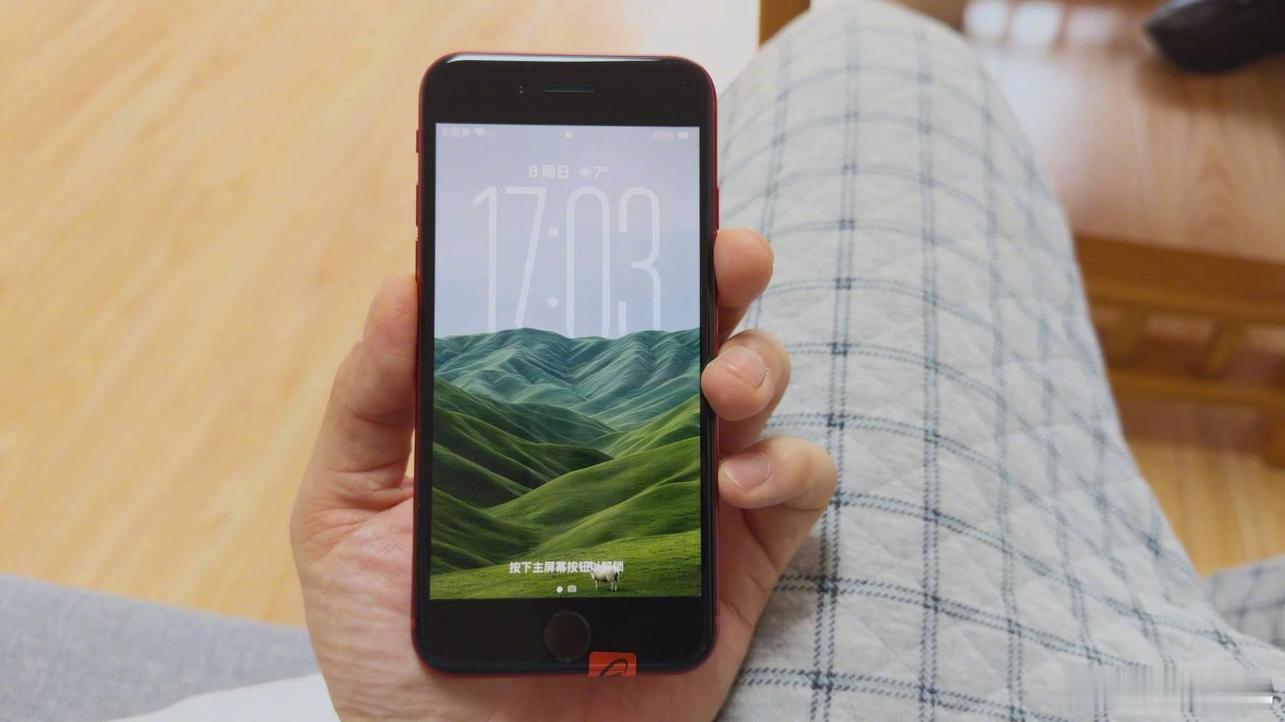 怀旧小抽屉 280 淘了一台 SE3，全原爱思全绿，iOS26，不能插卡不能升级