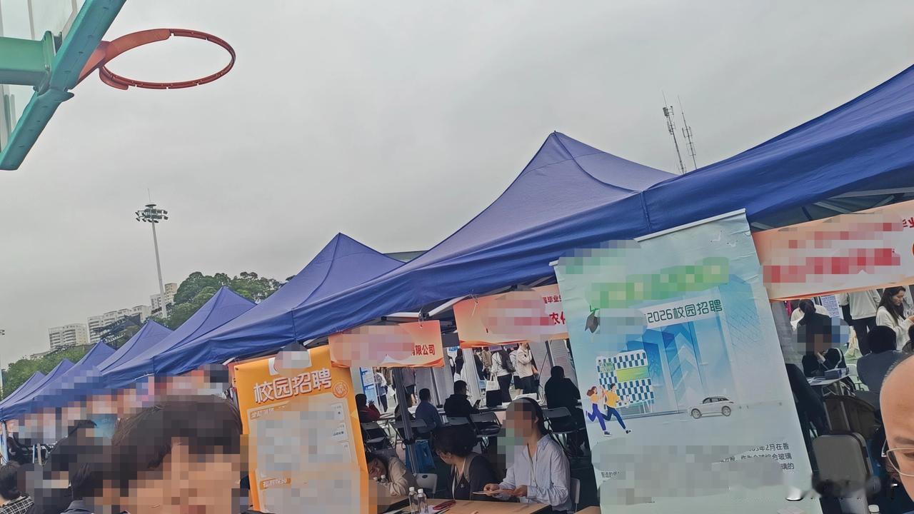 你们觉得招人年龄多大合适?
招人要年轻的还是老的？
 
昨天跟几个老板吃饭，为了