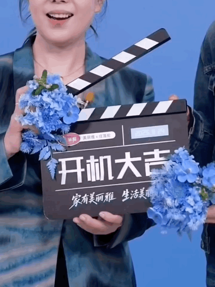 哈哈哈哈哈哈哈哈哈哈哈哈哈哈哈大半夜刷到这个给我笑精神了，任嘉伦表面笑嘻嘻内心呜