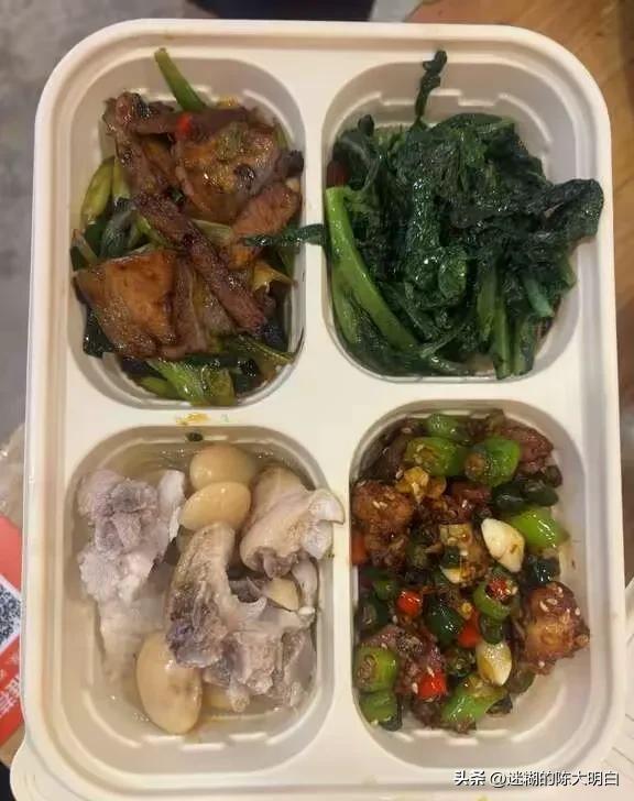 在成都花15元吃这样的一份盒饭，你觉得怎么样？