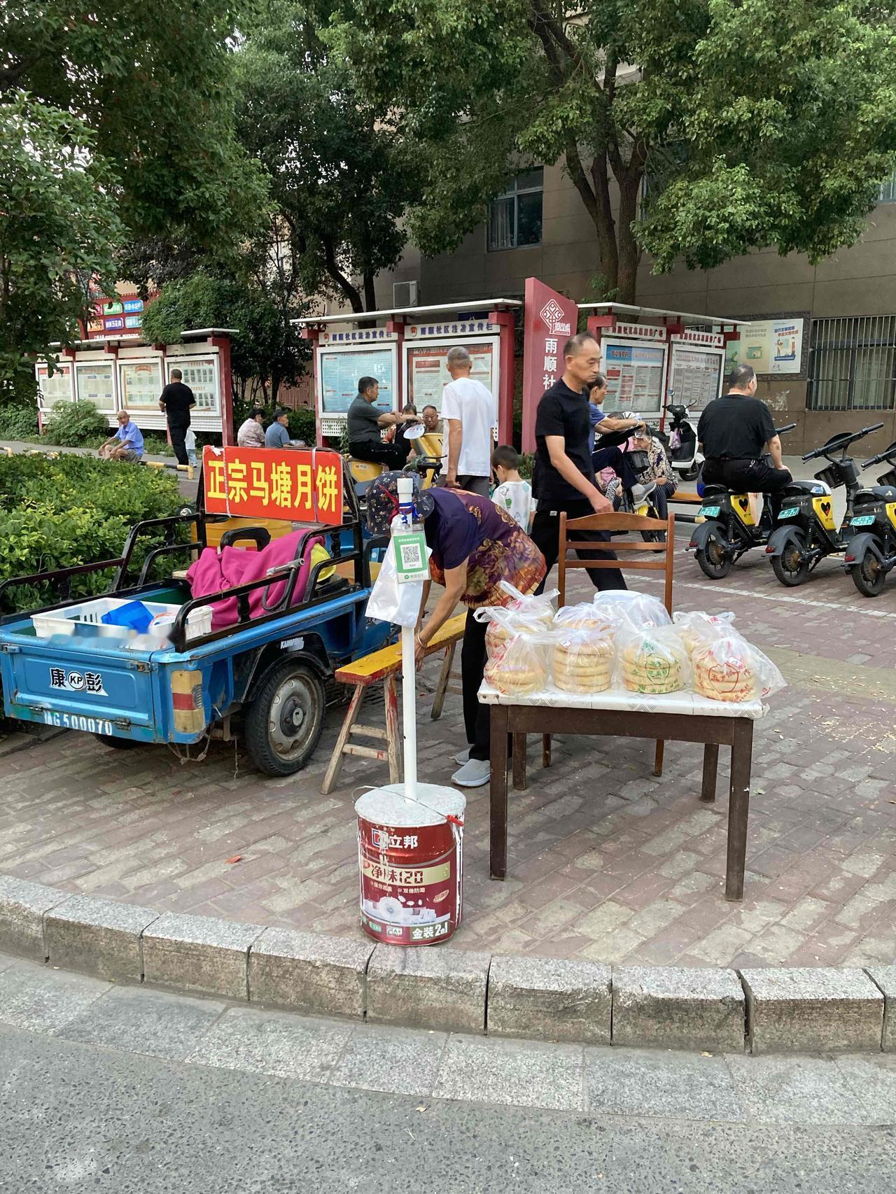 我因为生病，十几年都是一个人。在外面说话行为其实很容易被揭穿。

记得十几年前，