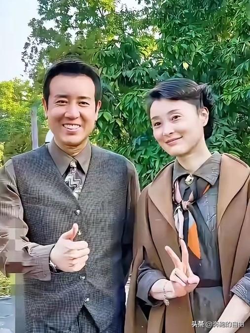 于和伟一个电话打给吴越：“妹，有个戏，来吗？”

吴越想都没想：“哥，去。”她没