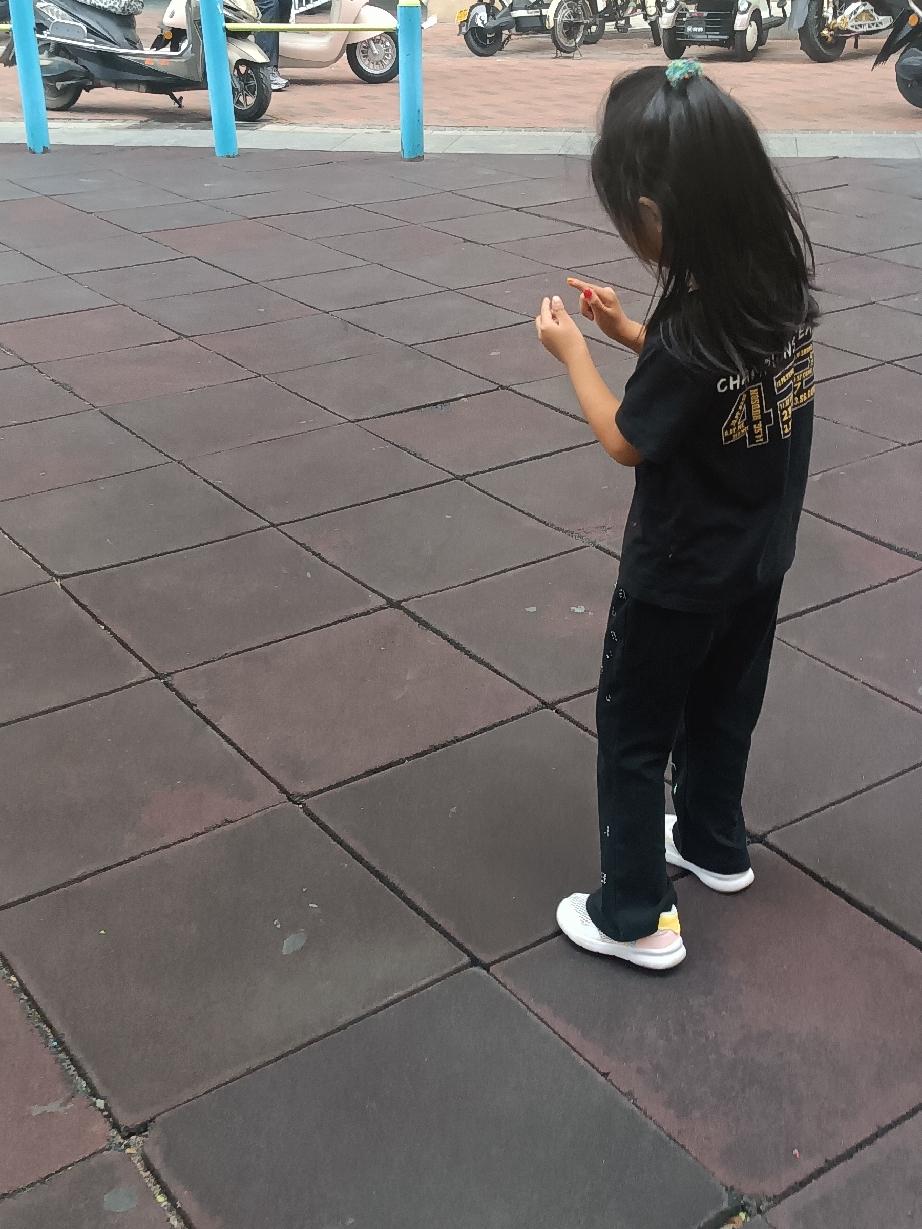孩子不知不觉的就长大了！
虽然有点累，真有成就感啊！四年半的时间，有了两个小宝宝