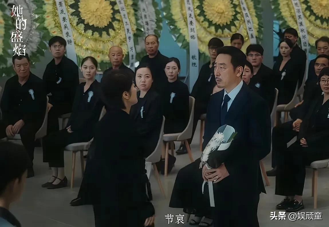 蒋东朝与洗鹏宇这仇在这呢！
难怪洗鹏宇一出场，就奔着白靓靓而去，表面是多情，实际