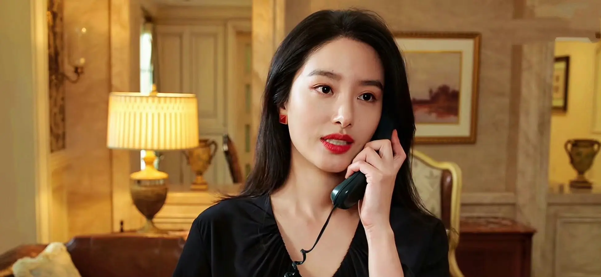 杨采钰。