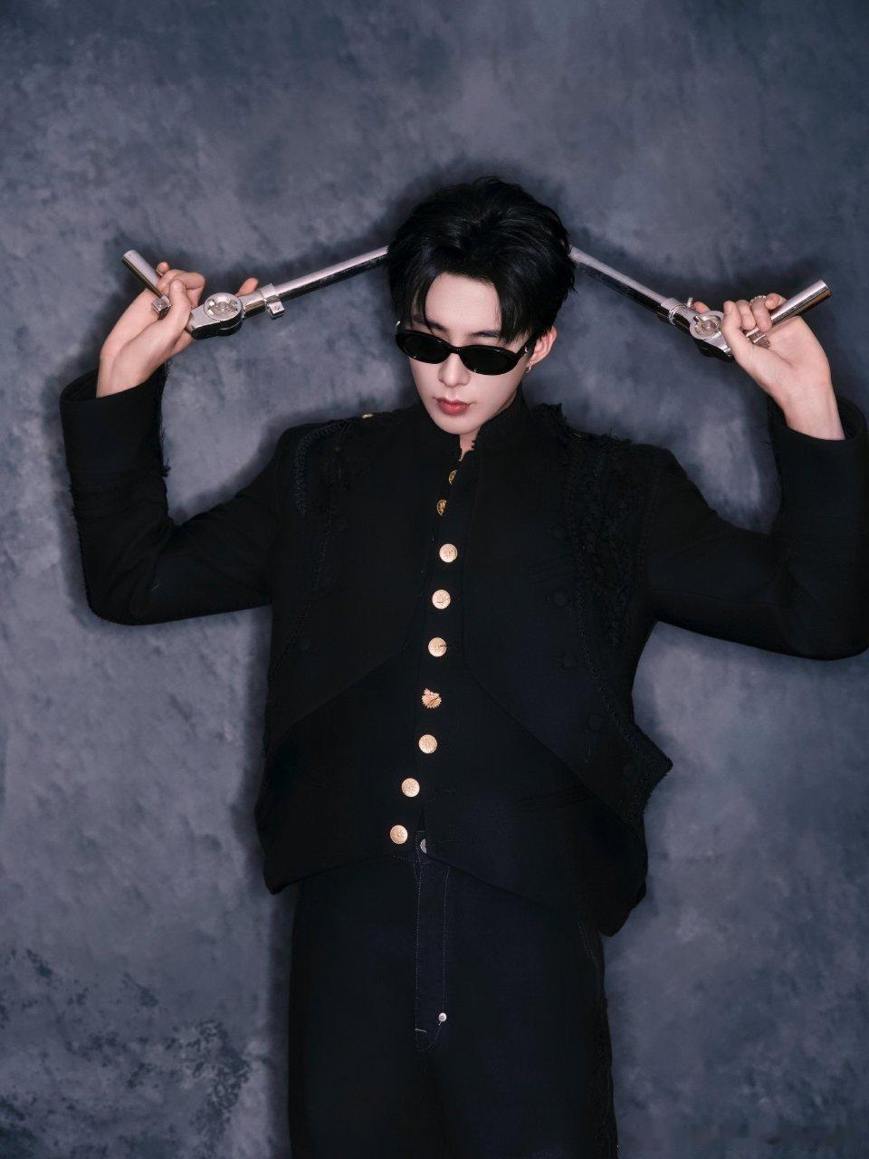 刘宇宁跨年出图刘宇宁跨年妆造刘宇宁跨年造型来了，期待今晚见 