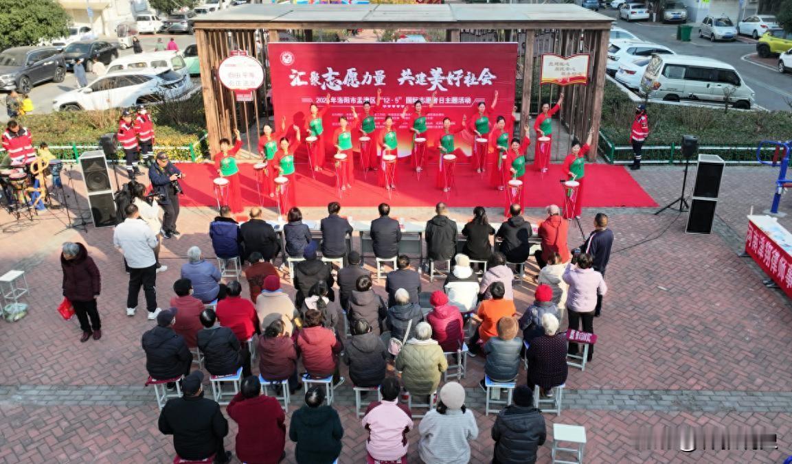 洛阳孟津：汇聚志愿力量 共建美好社会[尬笑]

12月5日的一个上午，某个社区的