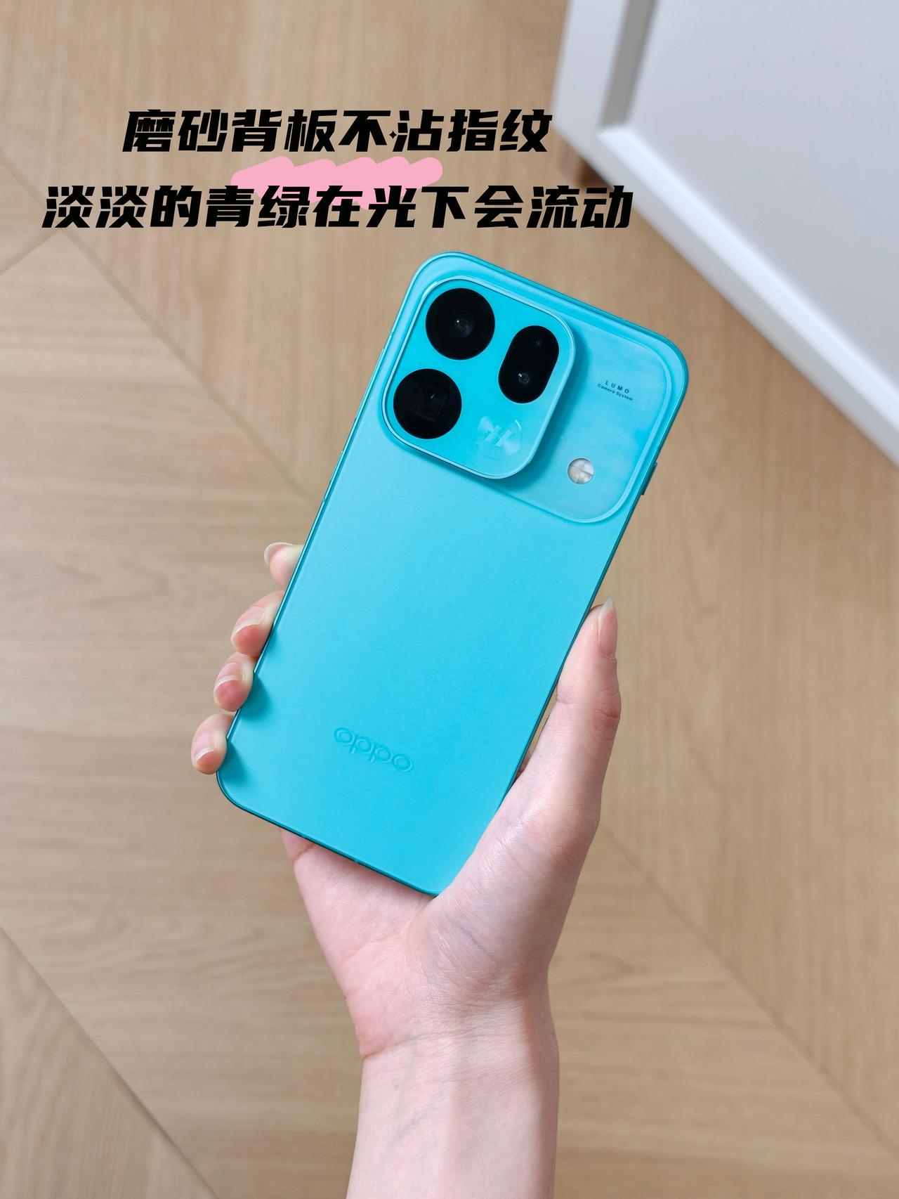 到手小屏旗舰🍃选了乘风青好看嘛
不等iPhone18了，今年国产新机拍照一个比