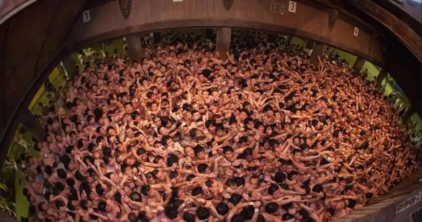 日本真是一个淫乱变态的国家啊！不以为耻，反以为荣。
 
让人大跌眼镜，甚至感到生