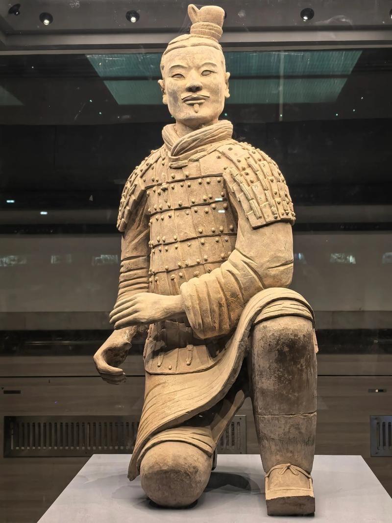 西安最吸引外国人的，是刻在城市骨血里的文明辨识度。这里是古丝绸之路的起点，秦俑、