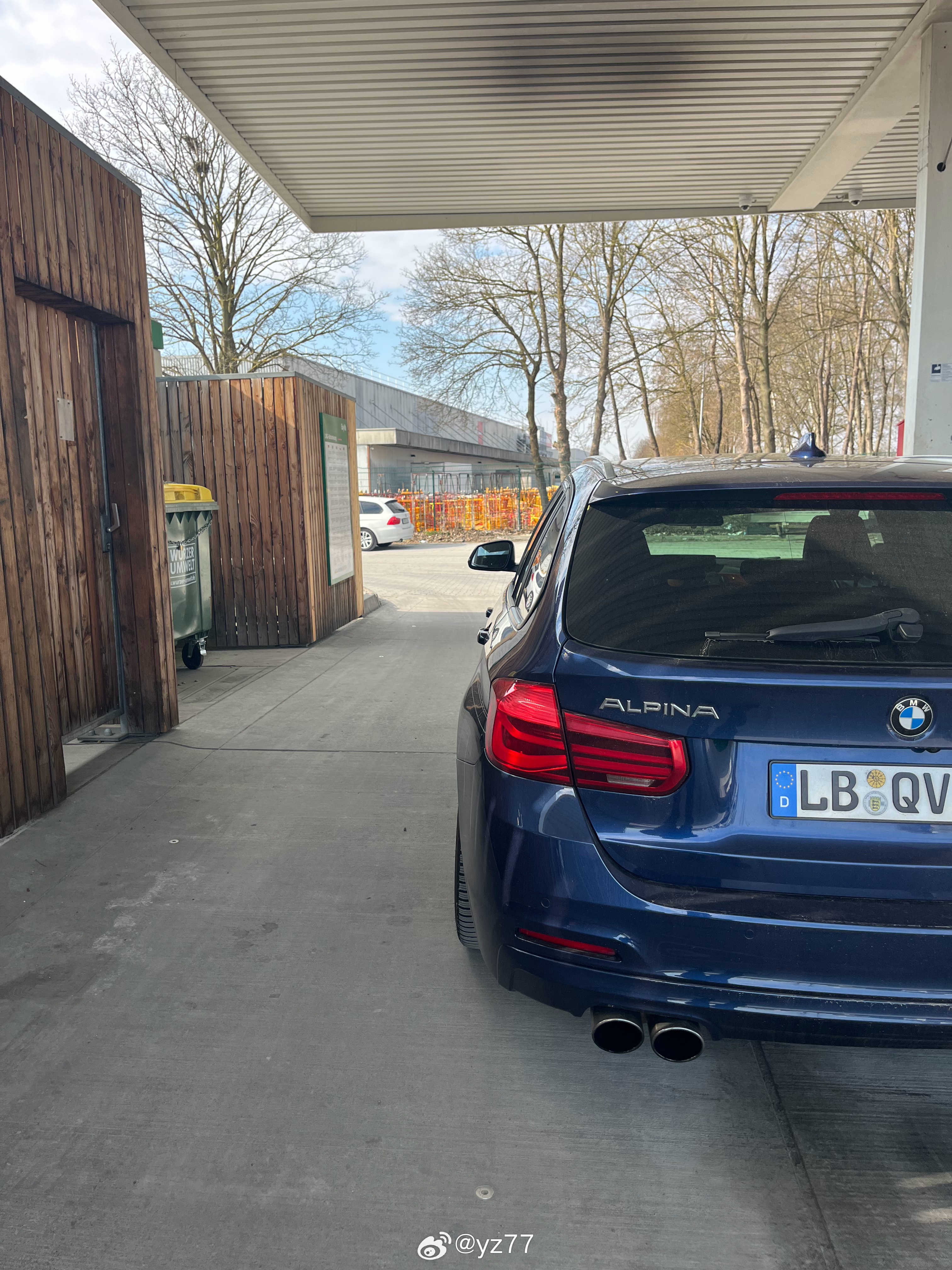 这车底盘还是牛逼，一直贴在地上的感觉yz77聊车