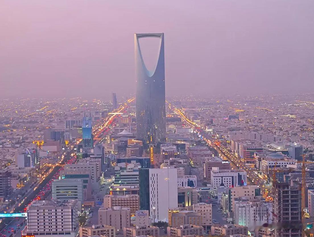 为什么沙特富得流油，却从没有国家去打沙特的主意？原因很简单，因为沙特把“钞能力”