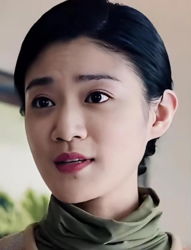  何雨水的扮演者滕旋，（原名吴腾旋），1982年2月21日出生于山东省青岛市，中