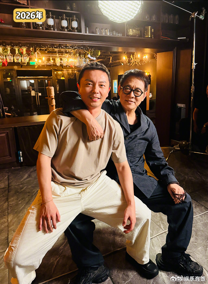 李连杰把谢苗当儿子李连杰 一眨眼儿子就长大了 李连杰晒出 1993 年与 202