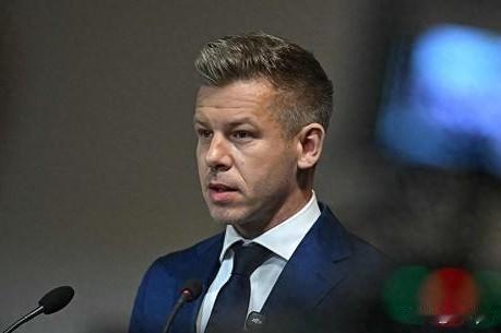 匈牙利总理毛焦尔称，匈牙利不会向乌克兰提供武器及派遣军事人员。毛焦尔在北约峰会期
