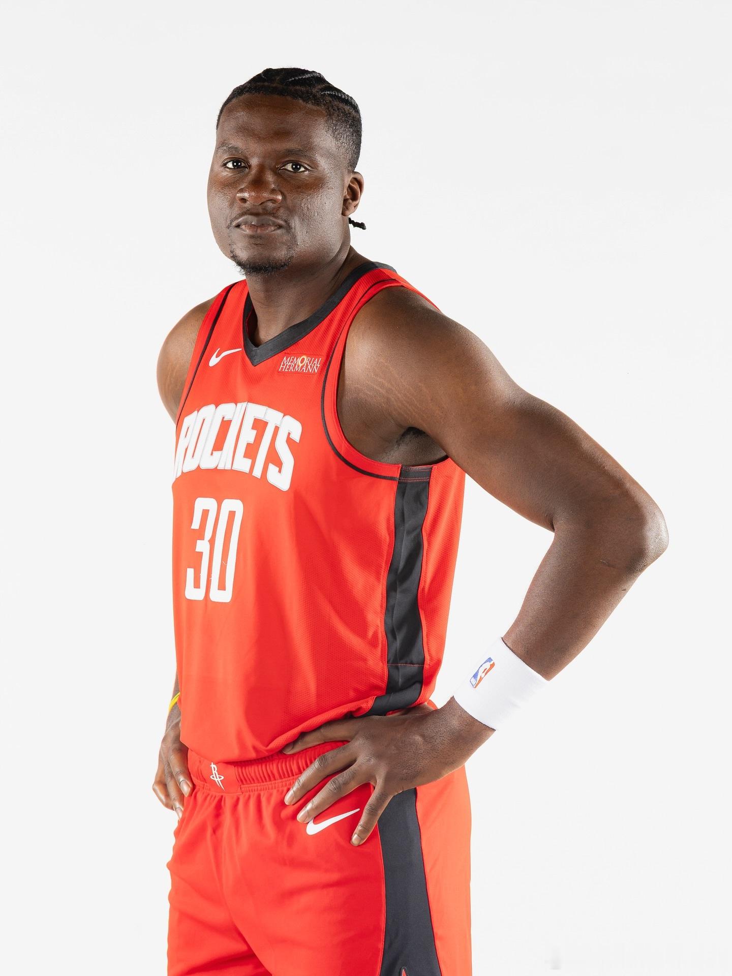 火箭球员卡佩拉晒出自己的定妆照及训练照📸休斯顿火箭nba休赛期休斯顿火箭[超话