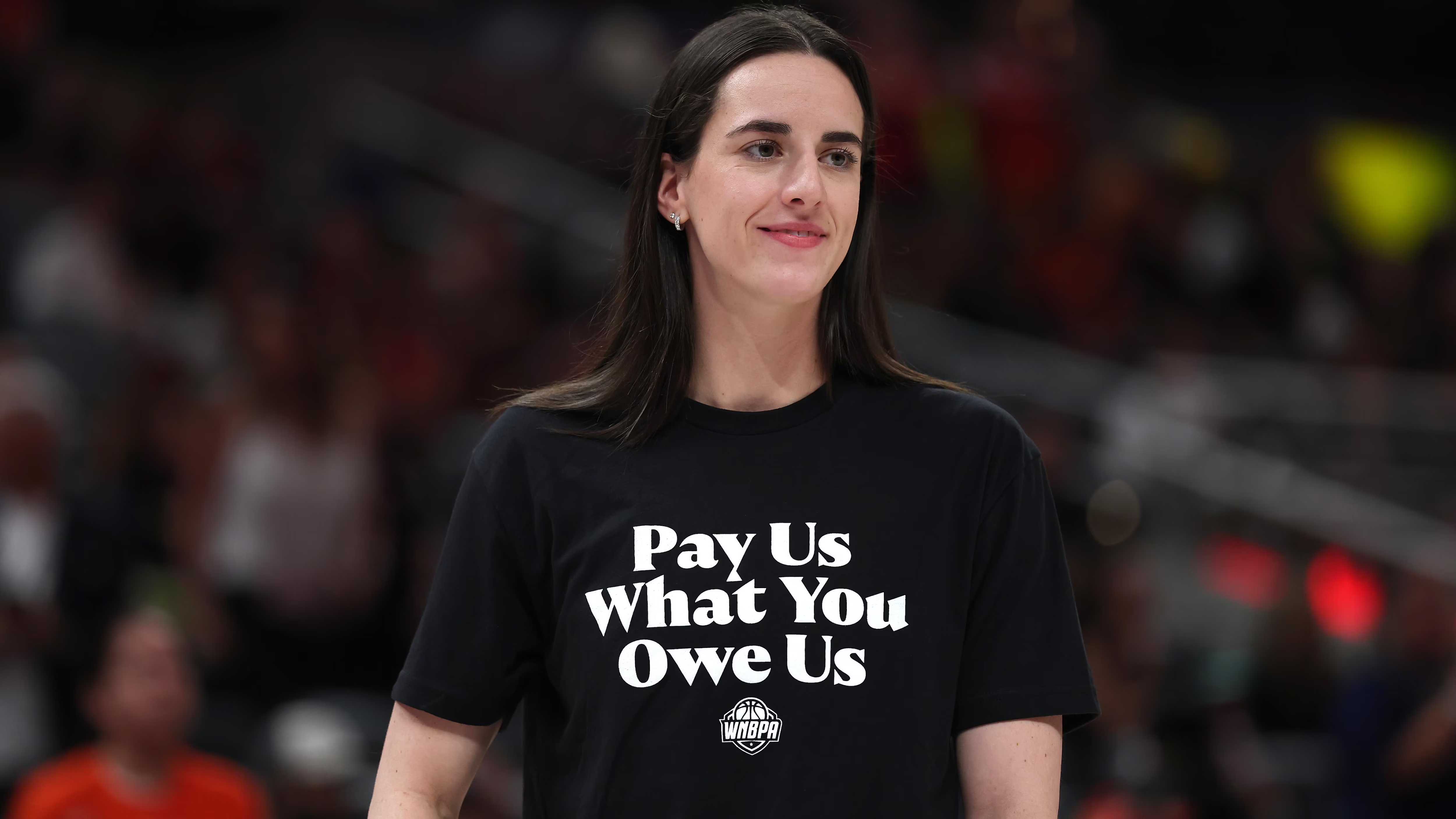 WNBA联盟年年亏损，靠NBA输血，疫情期间欧文为她们捐献工资，球队上座人数连N