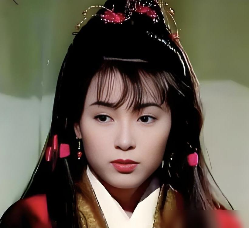 别再争谁是最美郭芙了。
我告诉你，这根本不是选美，是选刀。是看谁能把那股又蠢又