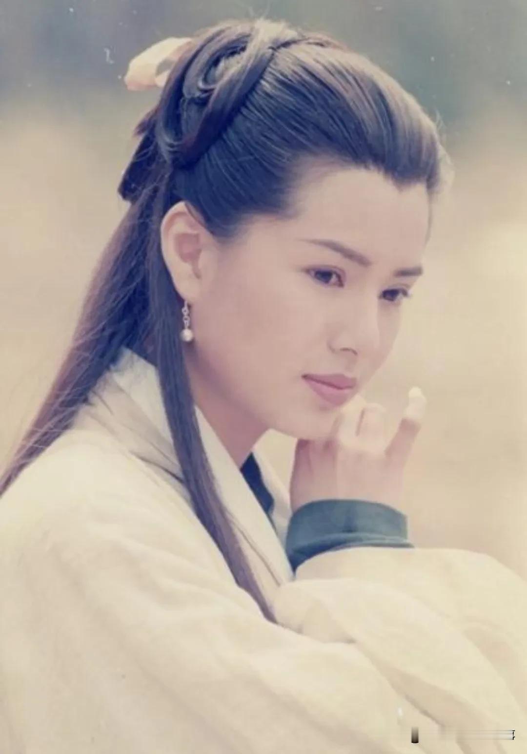 1995年，一部《神雕侠侣》让古天乐和李若彤的名字红遍大江南北，她饰演的小龙女，