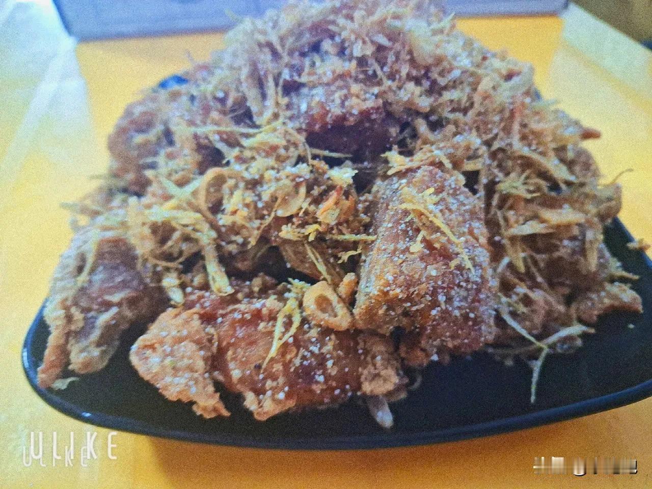 越南餐，肉也不少，但就是吃不胖。
油炸的菜也很多，比如:炸鸡脚，炸鸡腿，炸虾，炸