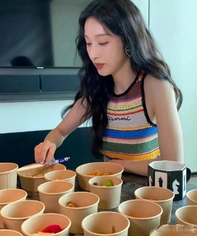女明星的都是这么吃饭的吗？量虽少，但菜品丰富 ​ ​​​