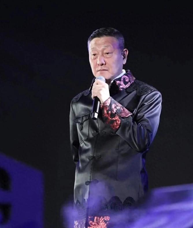 57岁韩磊被网友指控出轨致女生怀孕后失联，被曝曾承诺给女方100万
 
最近，歌