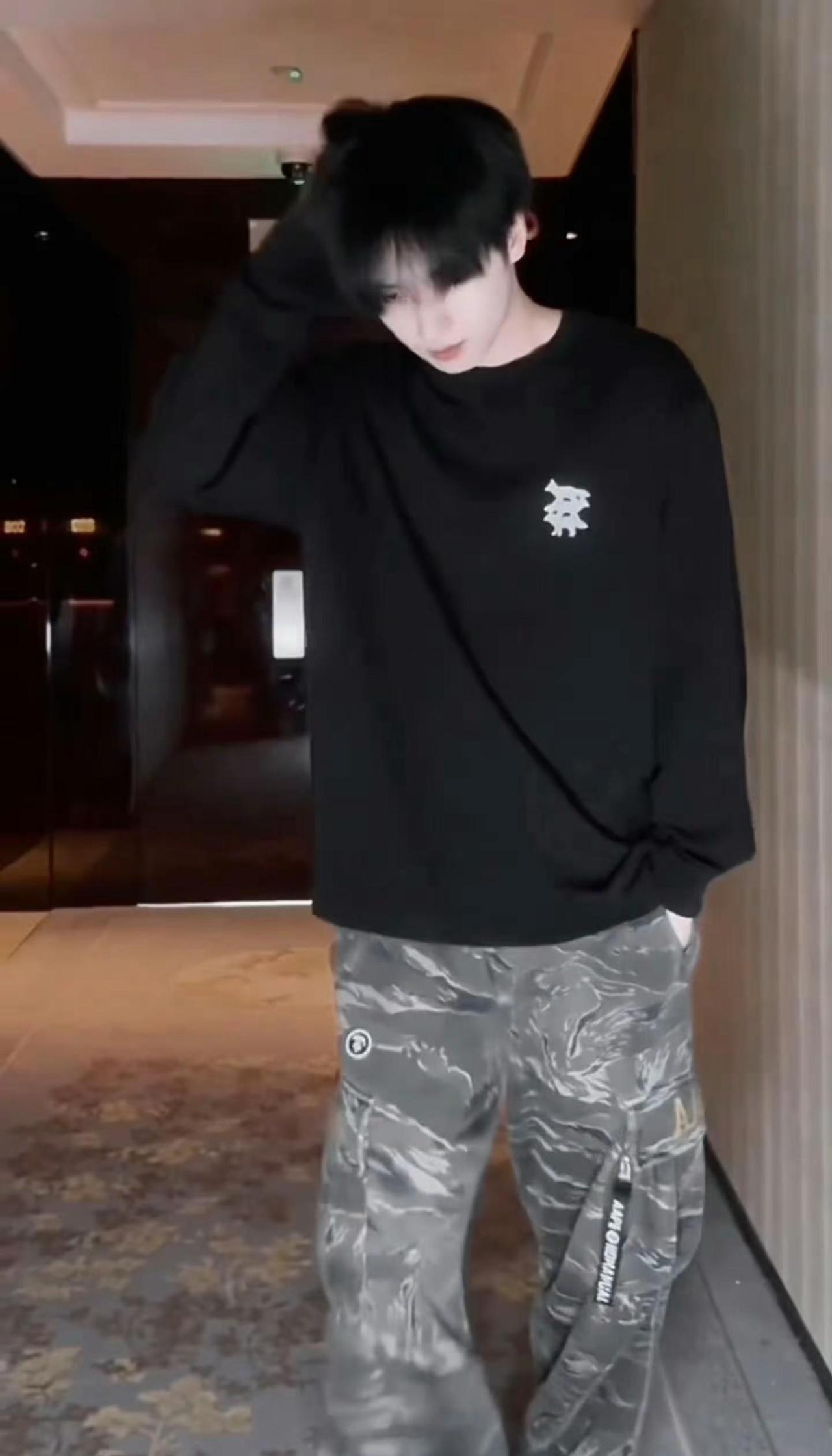 简直男友@时代少年团-严浩翔 男友风 潮男穿搭