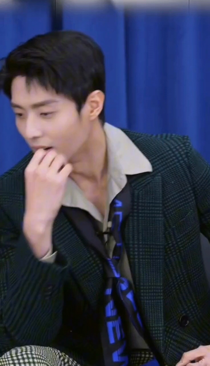 #陈靖可皮肤状态##陈靖可新皮肤# 陈靖可今日直播状态，皮肤好好的大帅哥一枚呀 