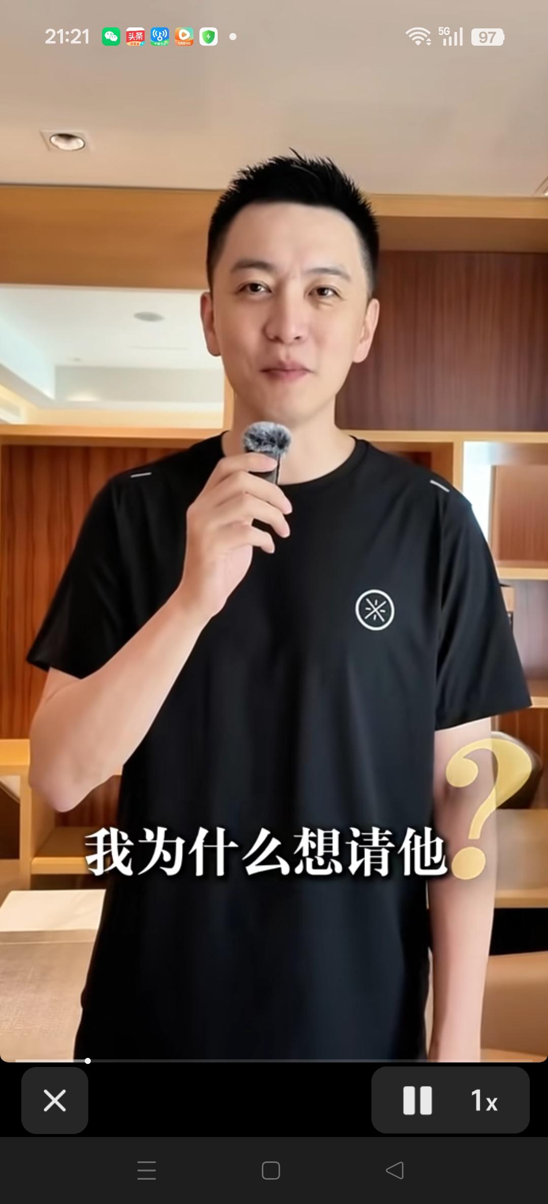 杨鸣指导新栏目《鸣人堂》第一期邀请了两届世界杯中国籍裁判马宁！
杨道一直在孜孜不