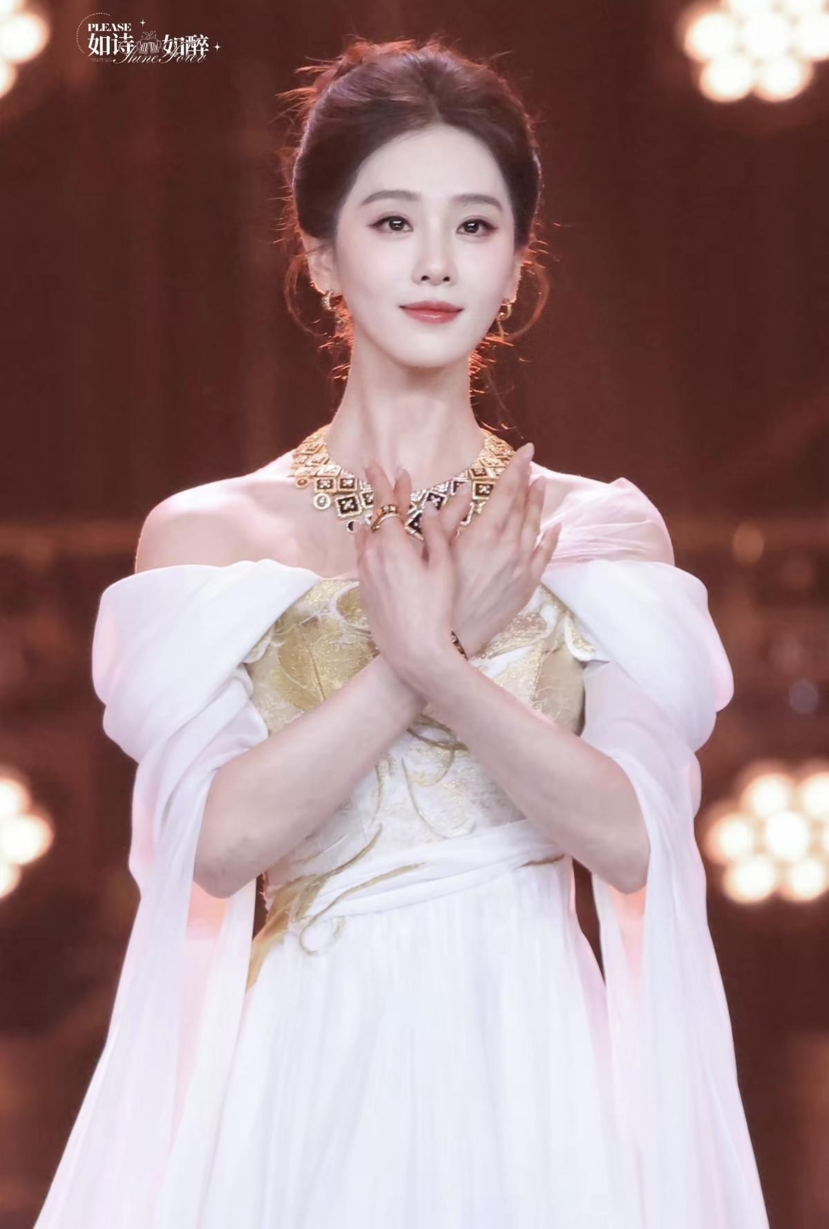 这就是刘诗诗，自带柔光的清冷贵气天花板[比心]刘诗诗的神级舞台，从不让人失望[赞