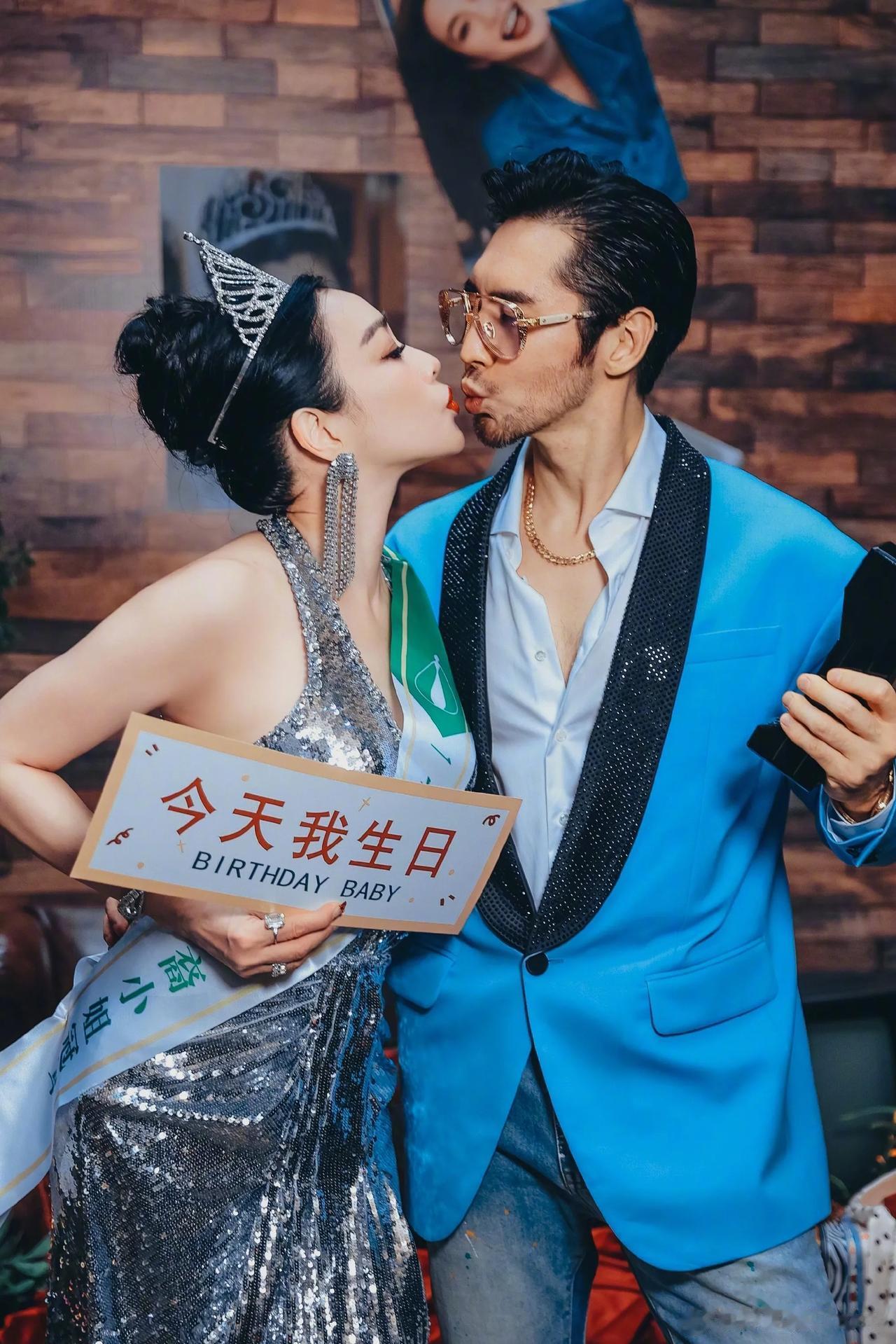 钟丽缇的港风主题生日派对，已经53岁了，还是这么漂亮、性感，会生活，和张伦硕也在