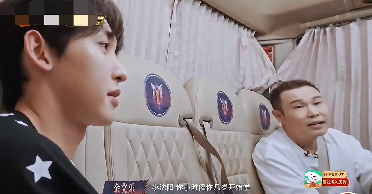小沈阳：披哥学历最低的哥哥，却是社会大学最用功的学生！
小沈阳81年出生，92年
