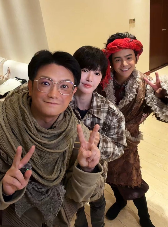 这这这居然是谭维维在张珈铭直播间看到短发的谭维维，第一反应居然都没认出来。时隔十