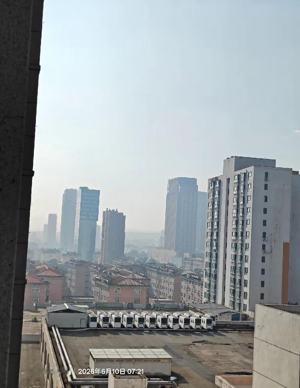 😷高楼都藏进雾里了…2026年高考 这几天，早上空气总“爆表”📈今天数据又创
