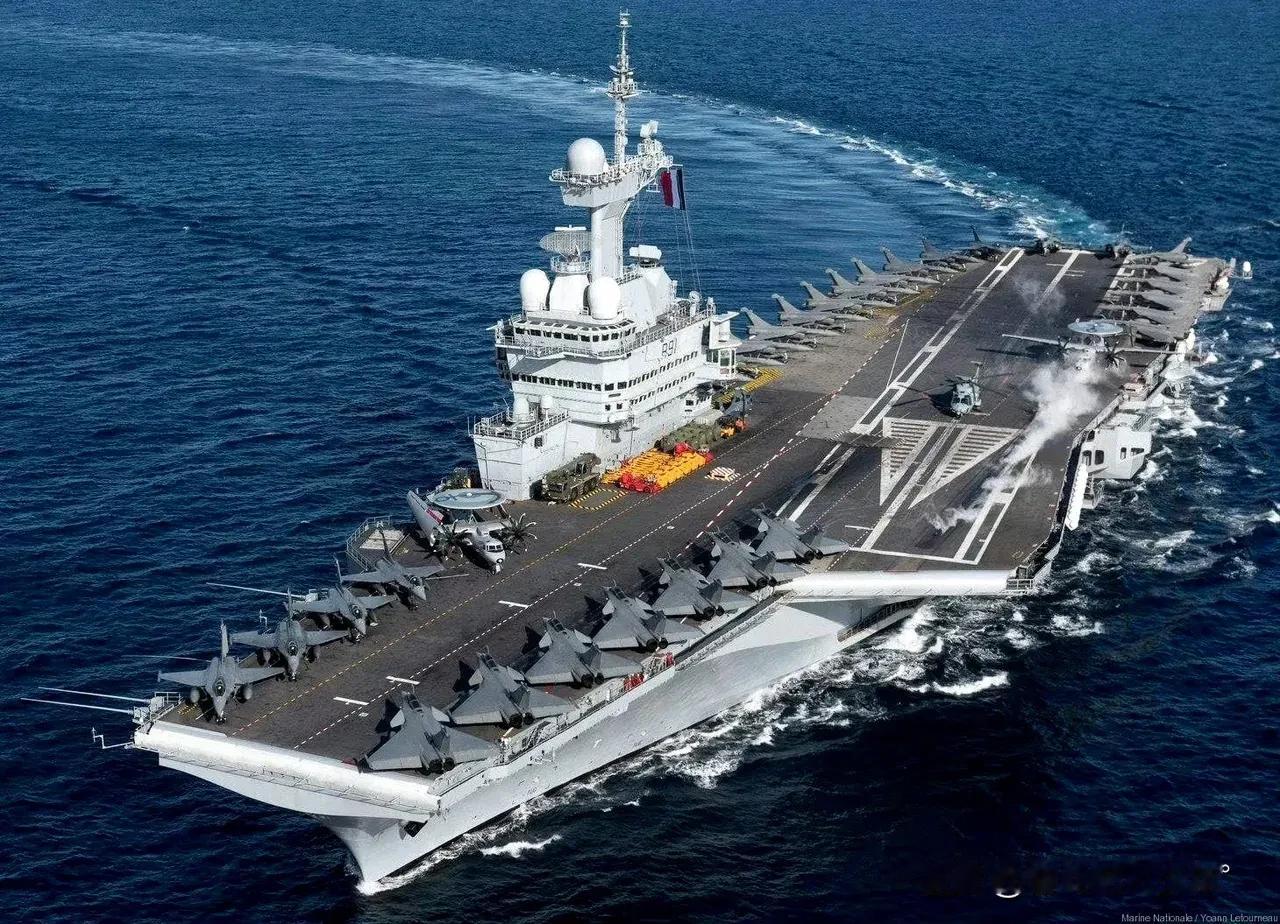 风暴前夕，法国的钢铁巨兽驶向亚太——一场错综复杂的博弈悄然拉开序幕。
11月末的