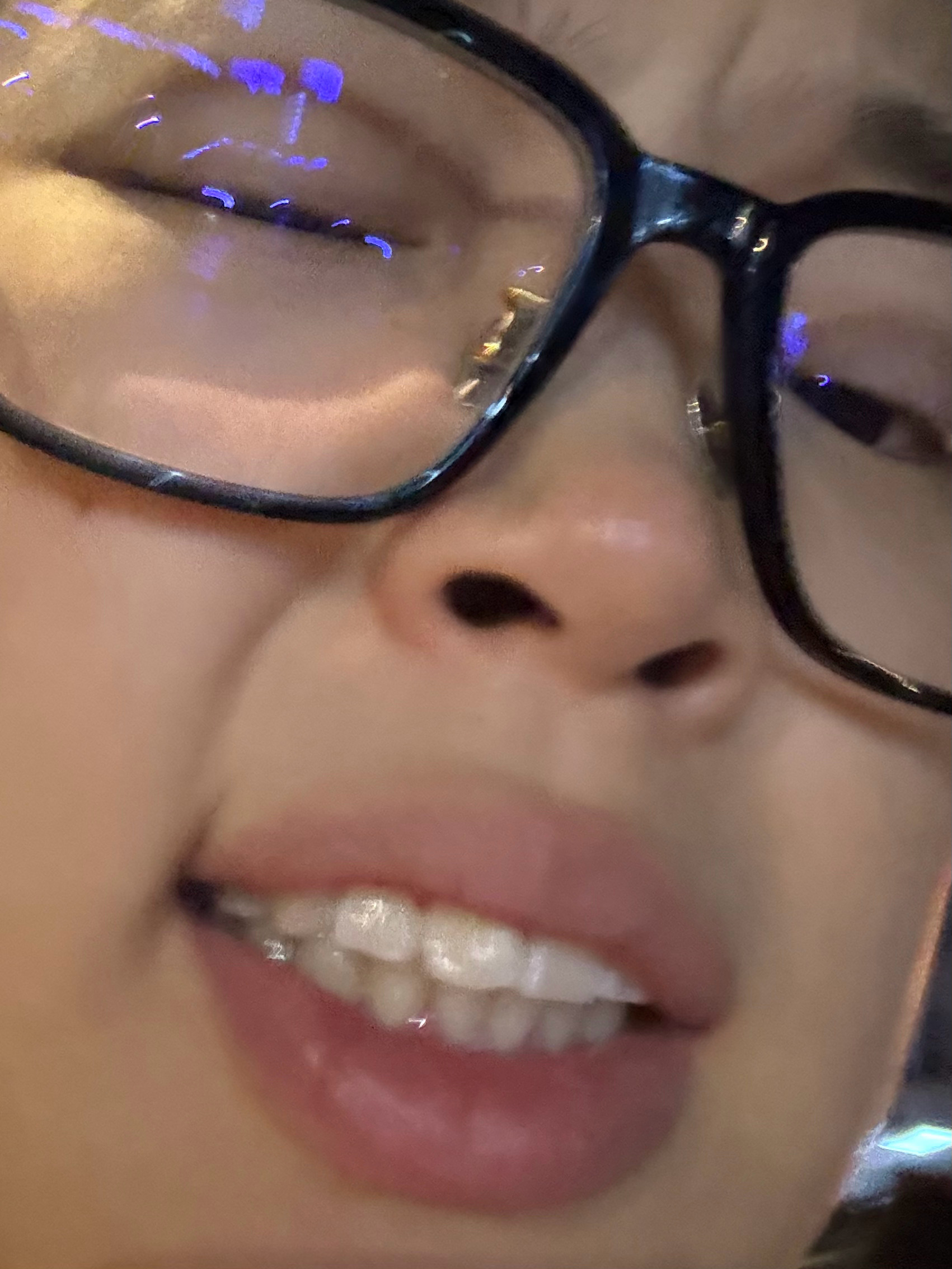 骂我的时候得掂量掂量你自己几斤几两。小垃圾。你的话能掀起多大风浪？ ​​​